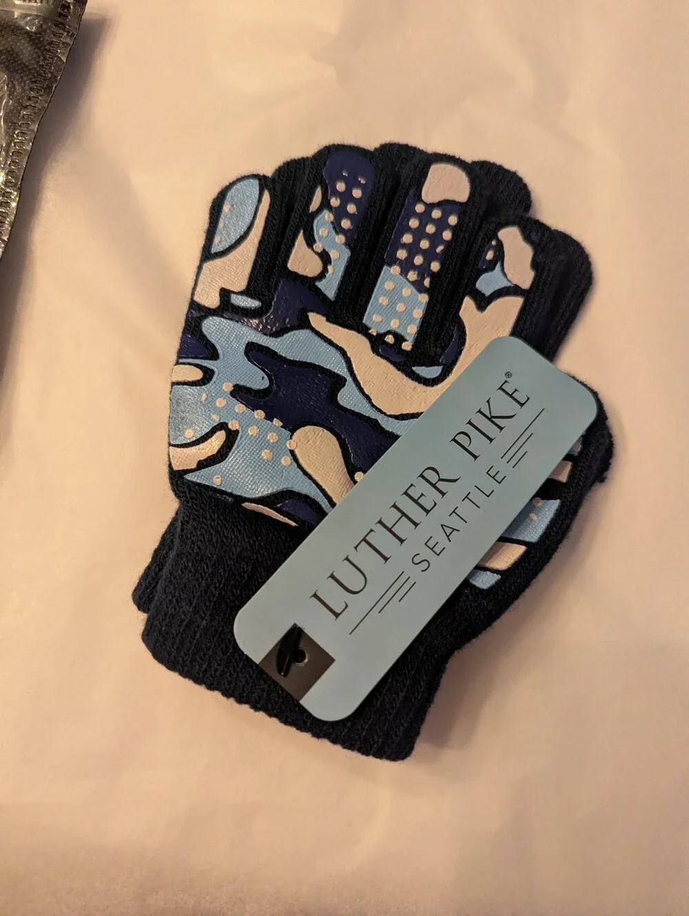 Luther Pike Seattle 3-Pack Magic Stretch Gloves Boys Dinosaur, Camo, Trucks New